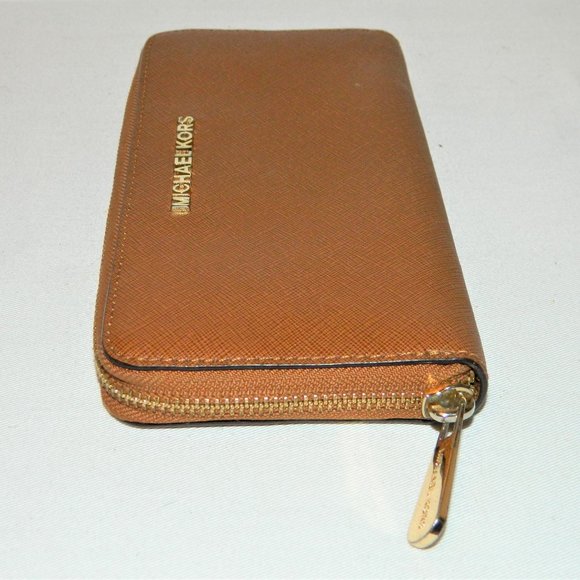 Michael Kors Hamilton Tote with Long Zip Wallet - Picture 13 of 16